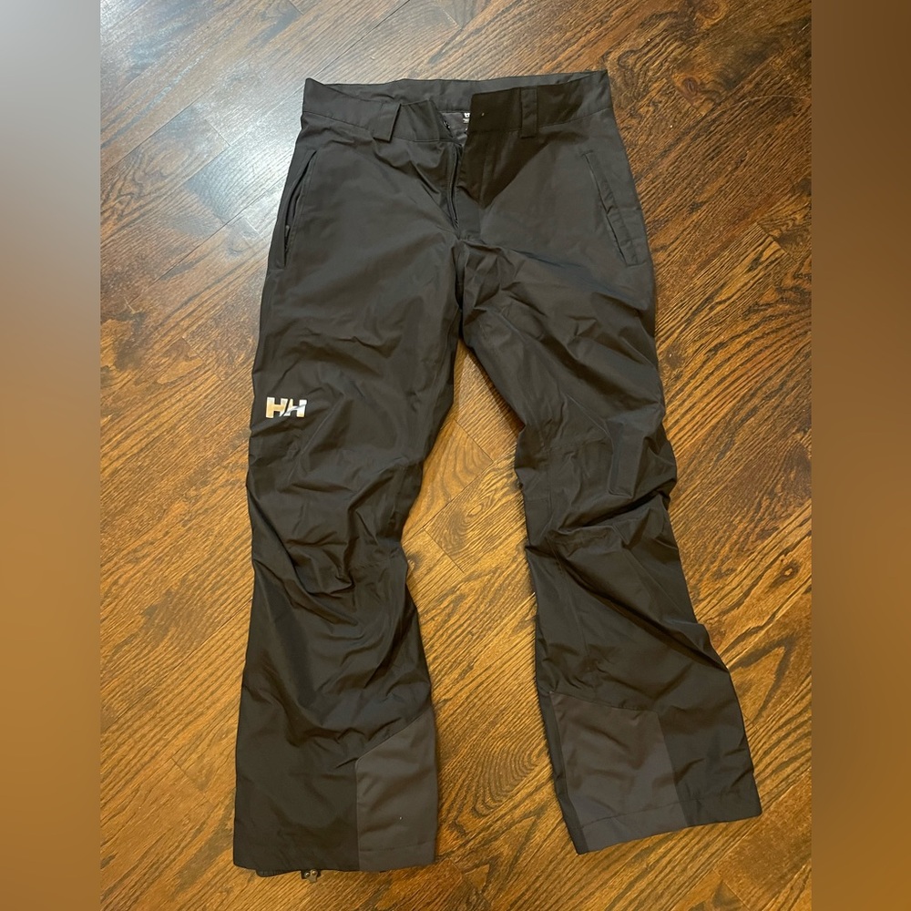 Helly Hansen Black Ski Pants. Size medium. Brand new with defect(button missing)